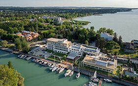Hotel Yacht Wellness&Business